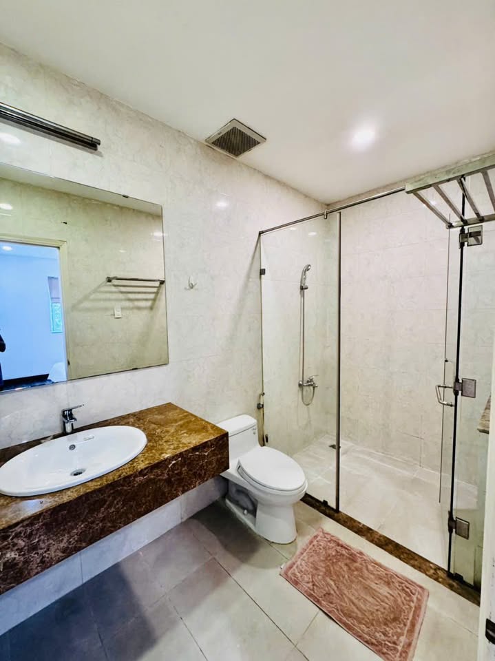Spacious 1-Bedroom Serviced Apartment with Balcony in Thao Dien