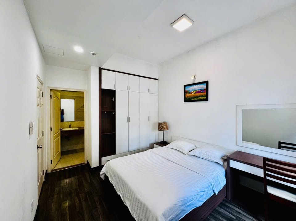Spacious 1-Bedroom Serviced Apartment with Balcony in Thao Dien
