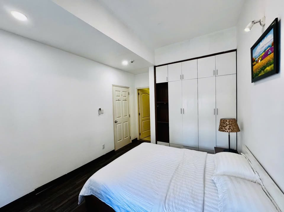Spacious 1-Bedroom Serviced Apartment with Balcony in Thao Dien
