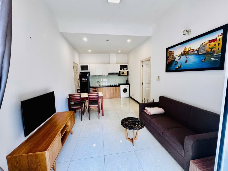 Spacious 1-Bedroom Serviced Apartment with Balcony in Thao Dien