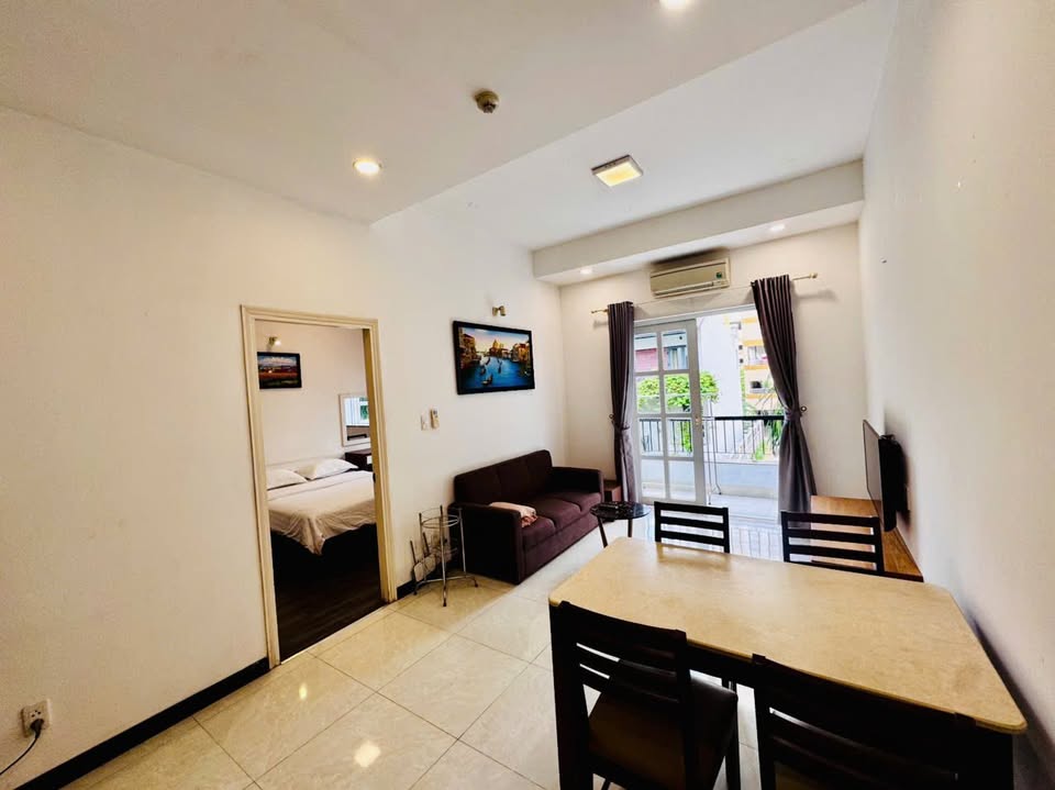 Spacious 1-Bedroom Serviced Apartment with Balcony in Thao Dien