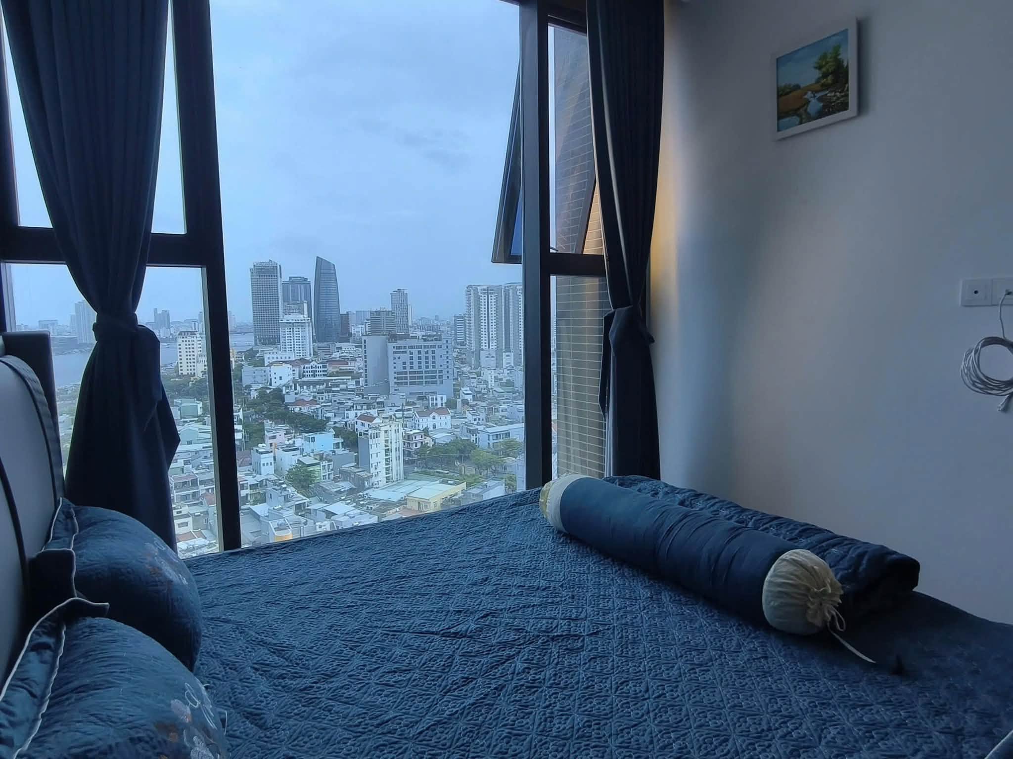 Fully Furnished 2-Bedroom Corner Apartment with Han River View at SAM Towers