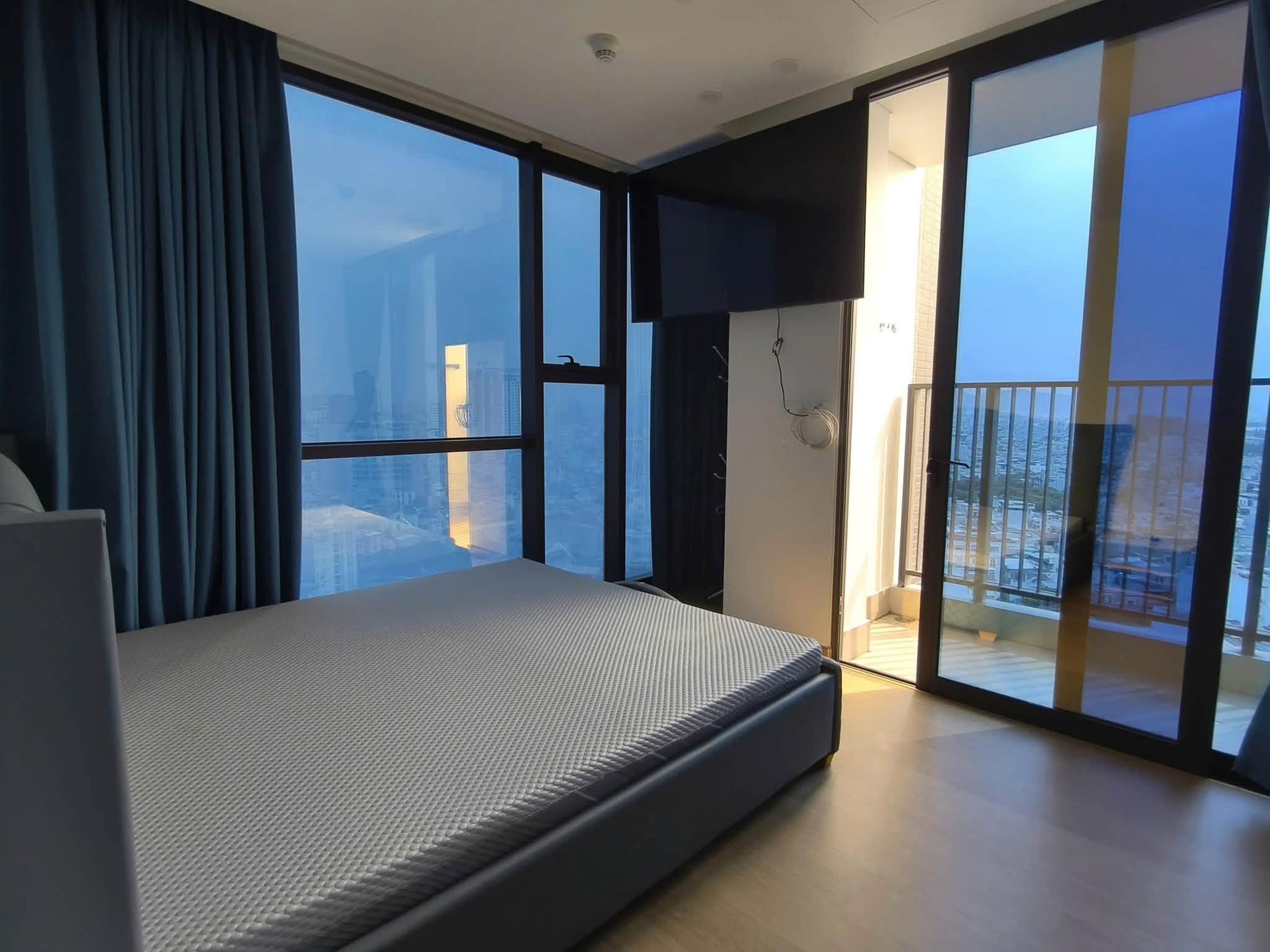 Fully Furnished 2-Bedroom Corner Apartment with Han River View at SAM Towers