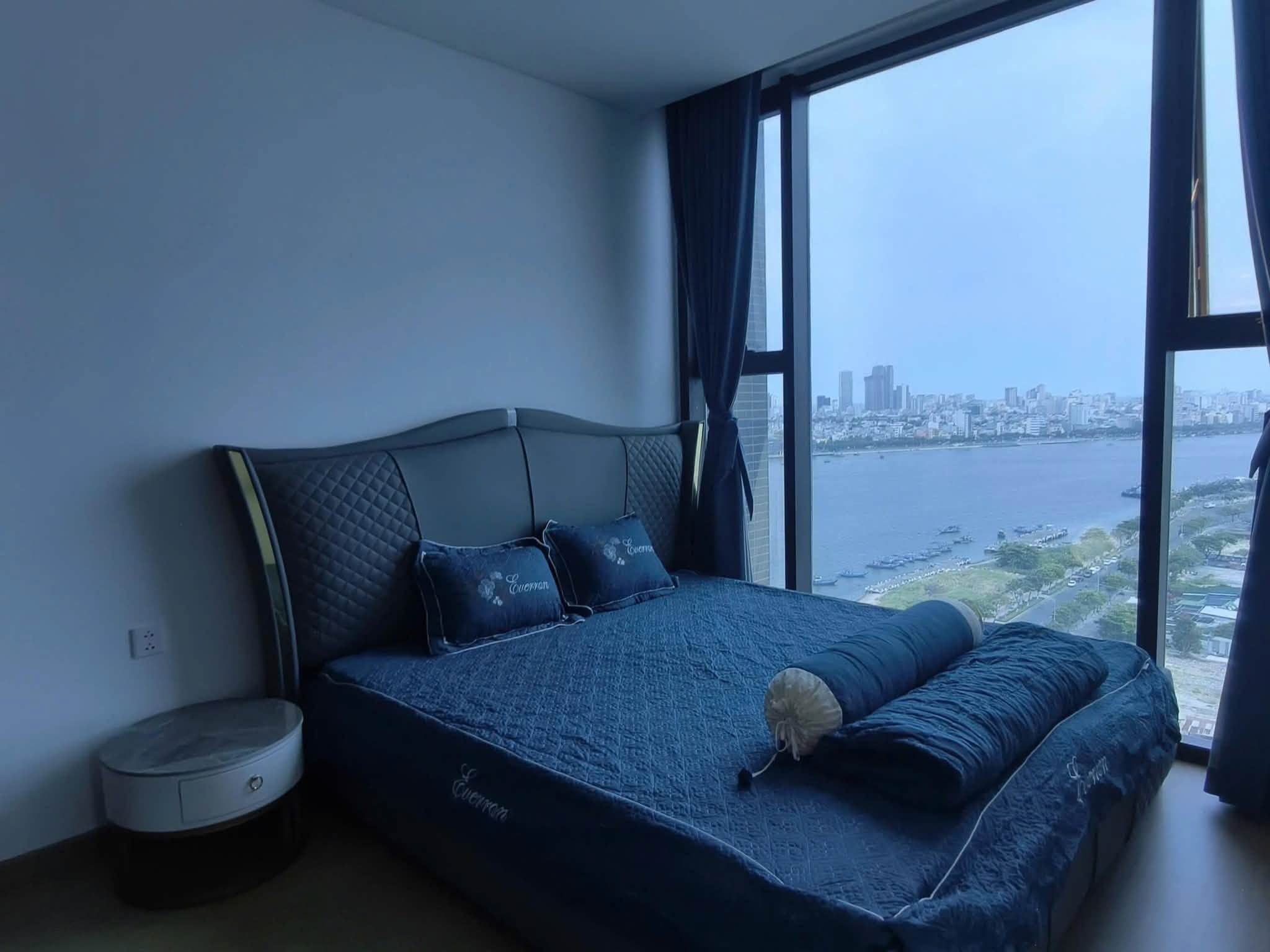 Fully Furnished 2-Bedroom Corner Apartment with Han River View at SAM Towers