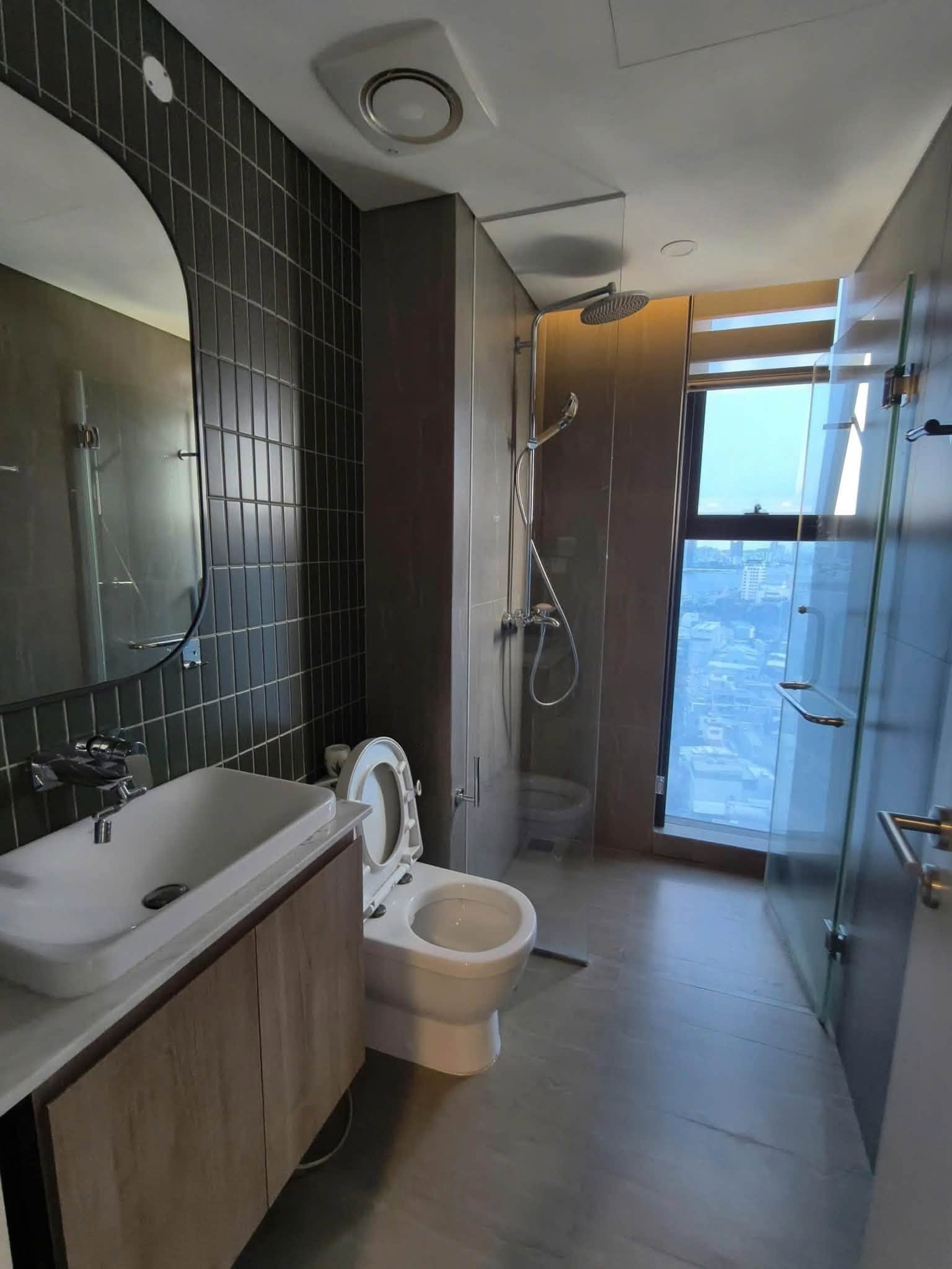Fully Furnished 2-Bedroom Corner Apartment with Han River View at SAM Towers