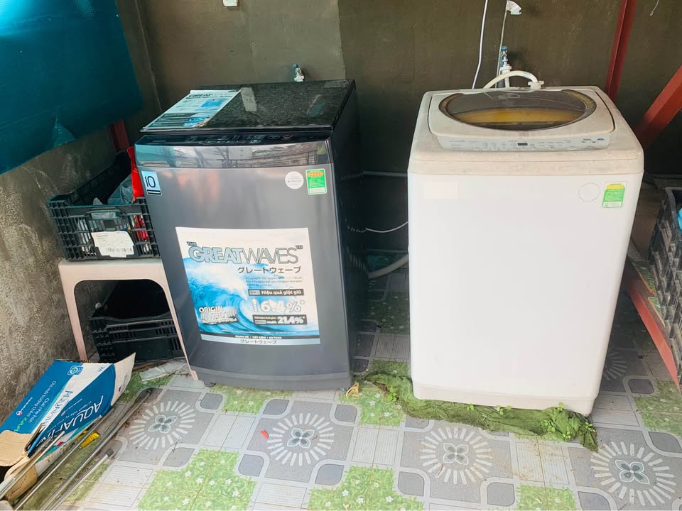 Fully Furnished Room with Private Balcony near Hoa Binh Market
