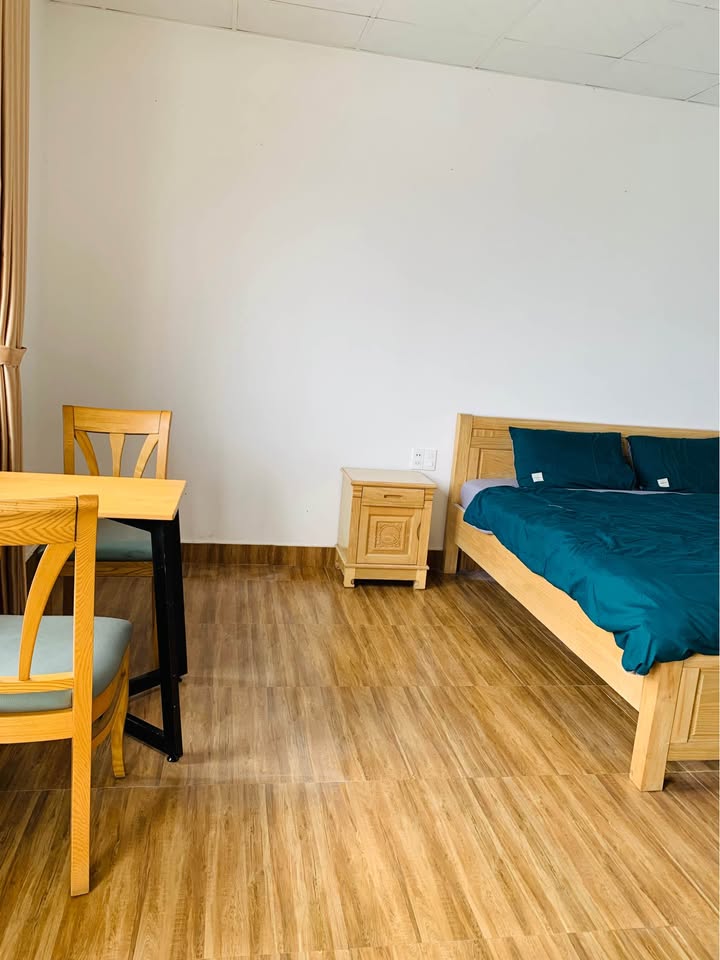 Fully Furnished Room with Private Balcony near Hoa Binh Market