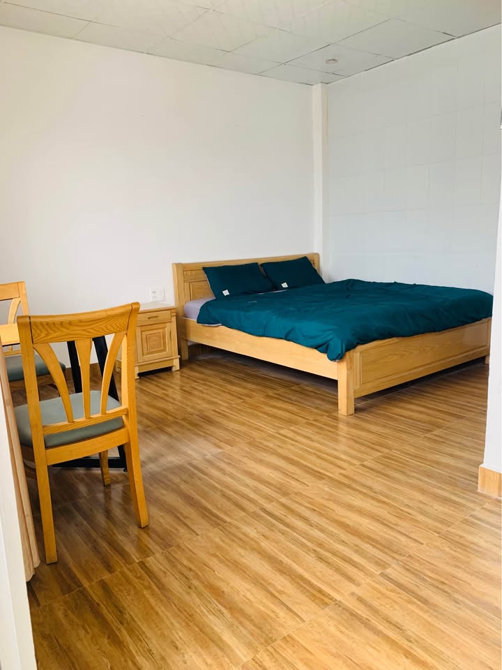 Fully Furnished Room with Private Balcony near Hoa Binh Market
