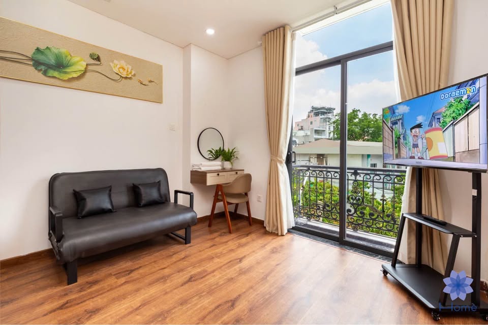 Pet-Friendly Fully Furnished 1-Bedroom Apartment with Sunny Balcony in Tan Binh
