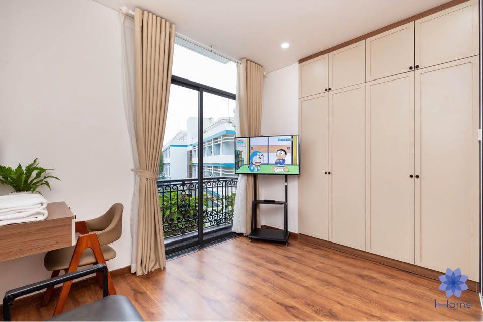 Pet-Friendly Fully Furnished 1-Bedroom Apartment with Sunny Balcony in Tan Binh