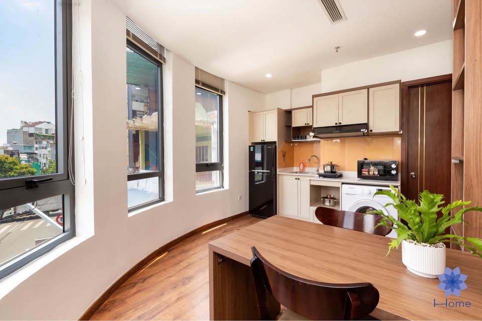 Pet-Friendly Fully Furnished 1-Bedroom Apartment with Sunny Balcony in Tan Binh