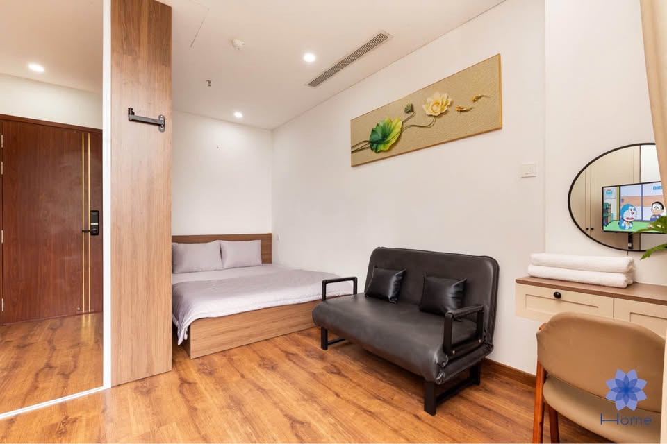 Pet-Friendly Fully Furnished 1-Bedroom Apartment with Sunny Balcony in Tan Binh