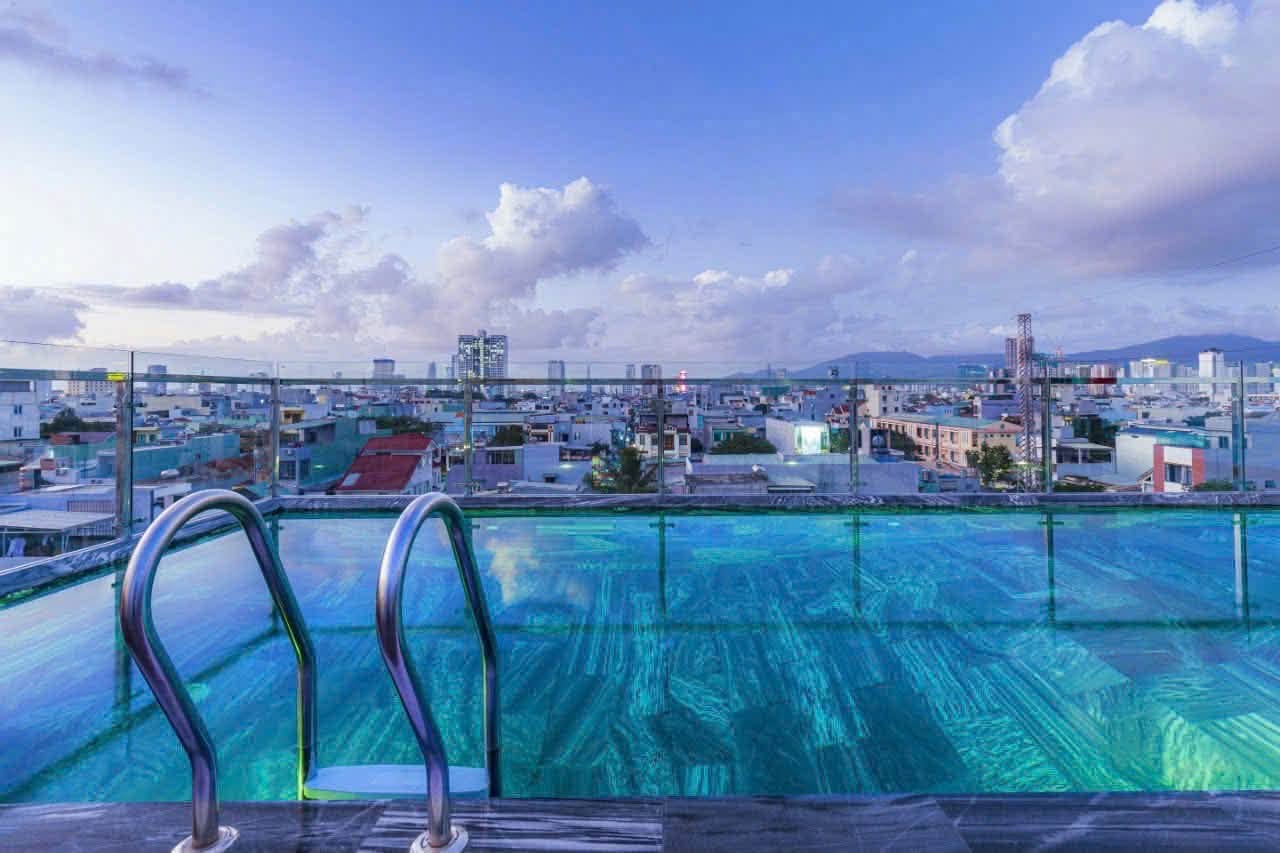Fully Furnished High-Floor 1-Bedroom Apartment with Spacious Balcony near My Khe Beach