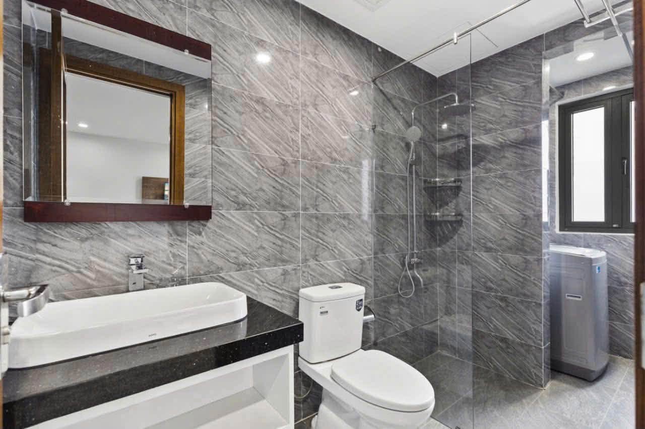Fully Furnished High-Floor 1-Bedroom Apartment with Spacious Balcony near My Khe Beach