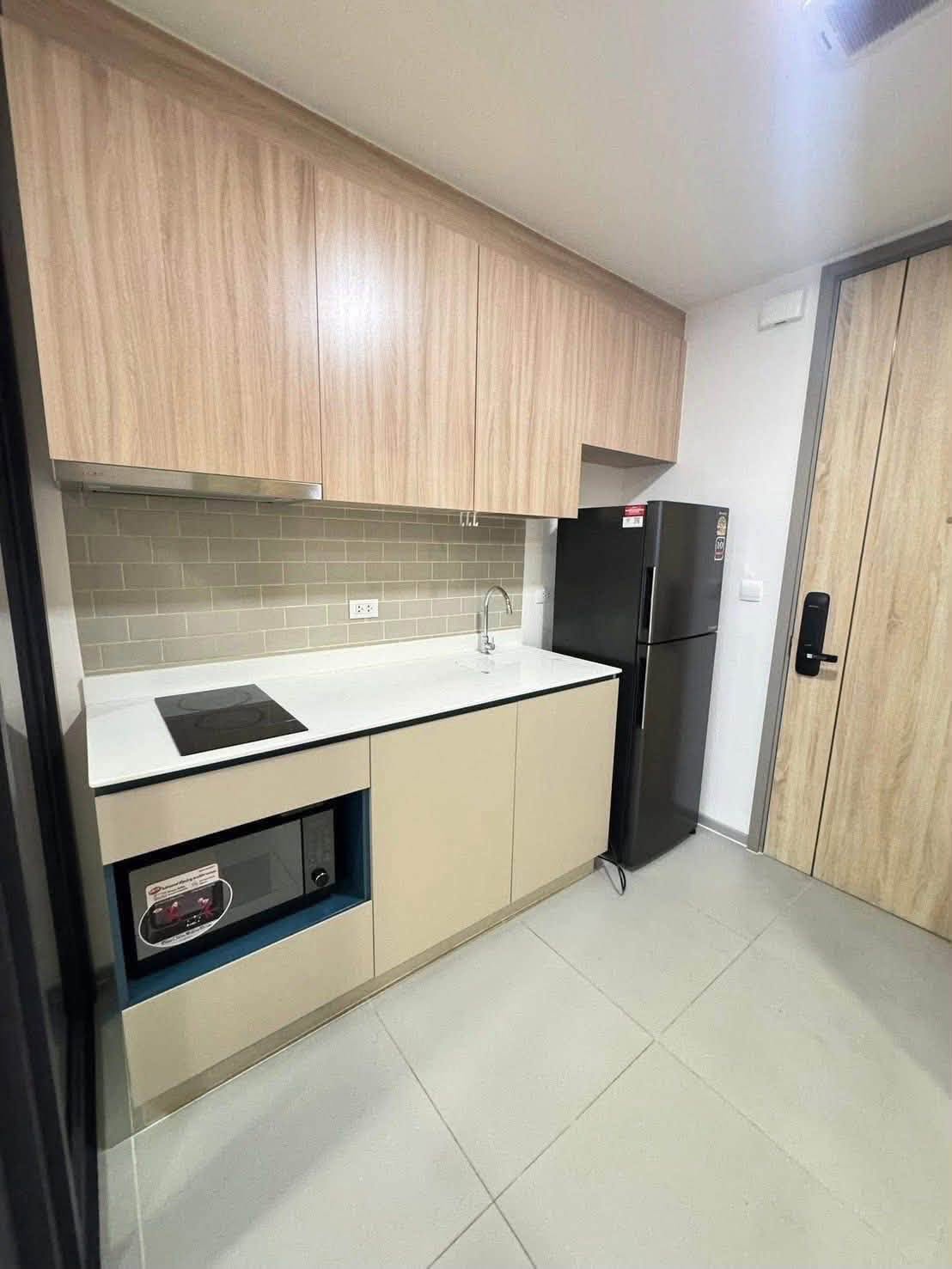 High-Floor 1-Bedroom Condo near BTS Phaya Thai at XT Phayathai