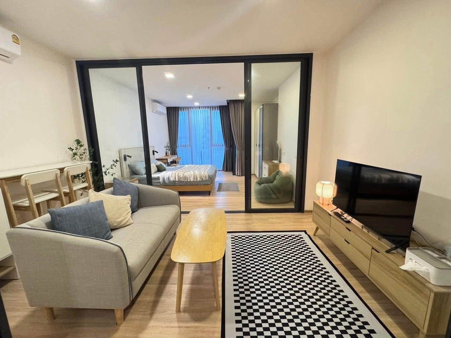 High-Floor 1-Bedroom Condo near BTS Phaya Thai at XT Phayathai