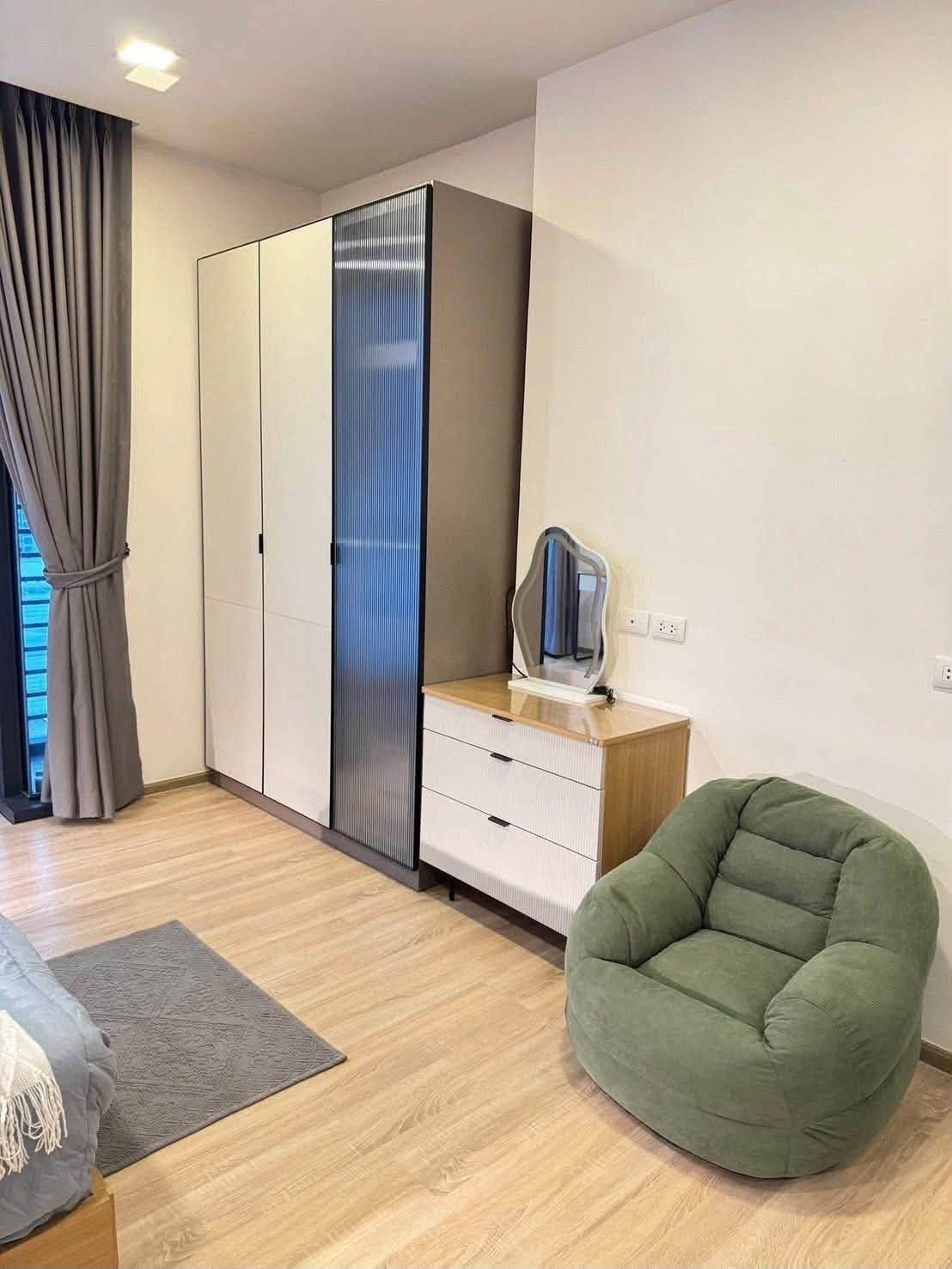 High-Floor 1-Bedroom Condo near BTS Phaya Thai at XT Phayathai