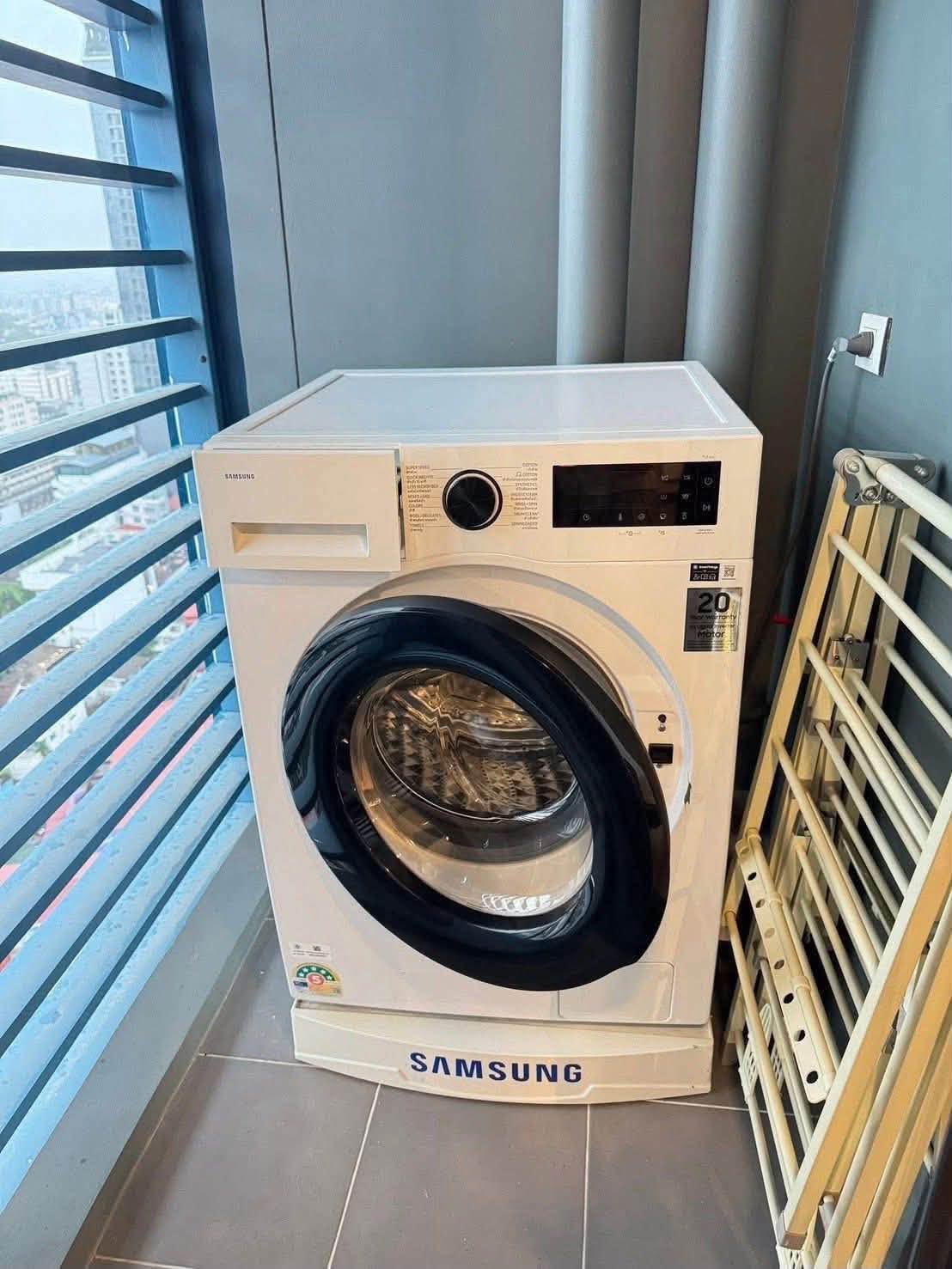 High-Floor 1-Bedroom Condo near BTS Phaya Thai at XT Phayathai
