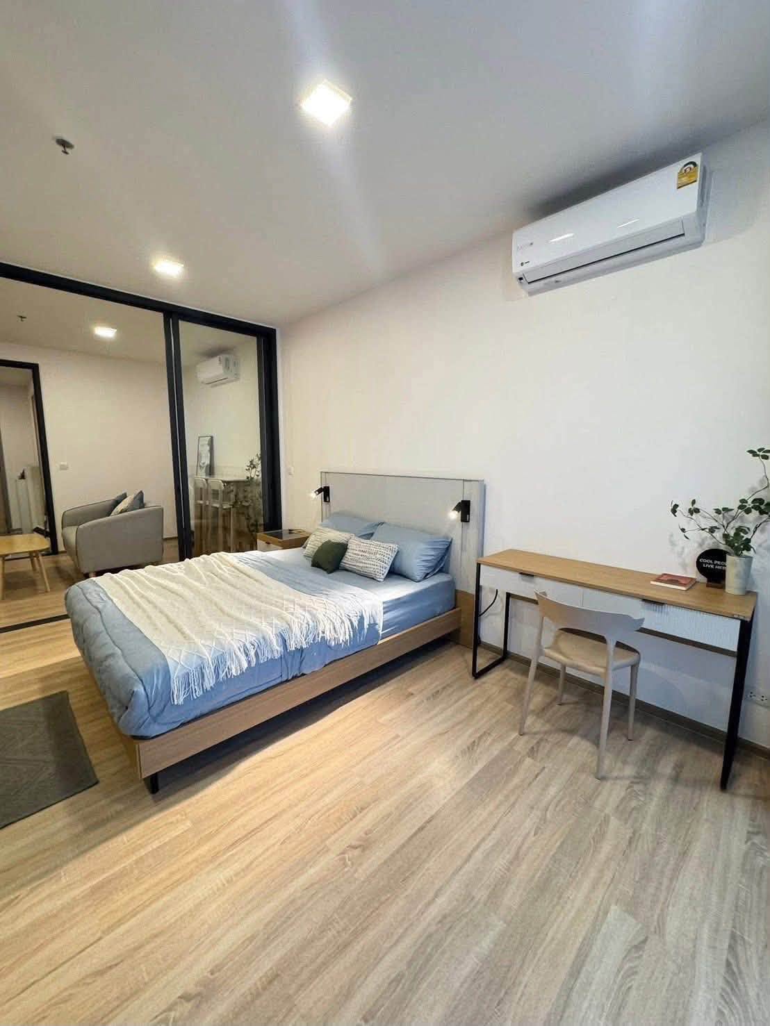 High-Floor 1-Bedroom Condo near BTS Phaya Thai at XT Phayathai