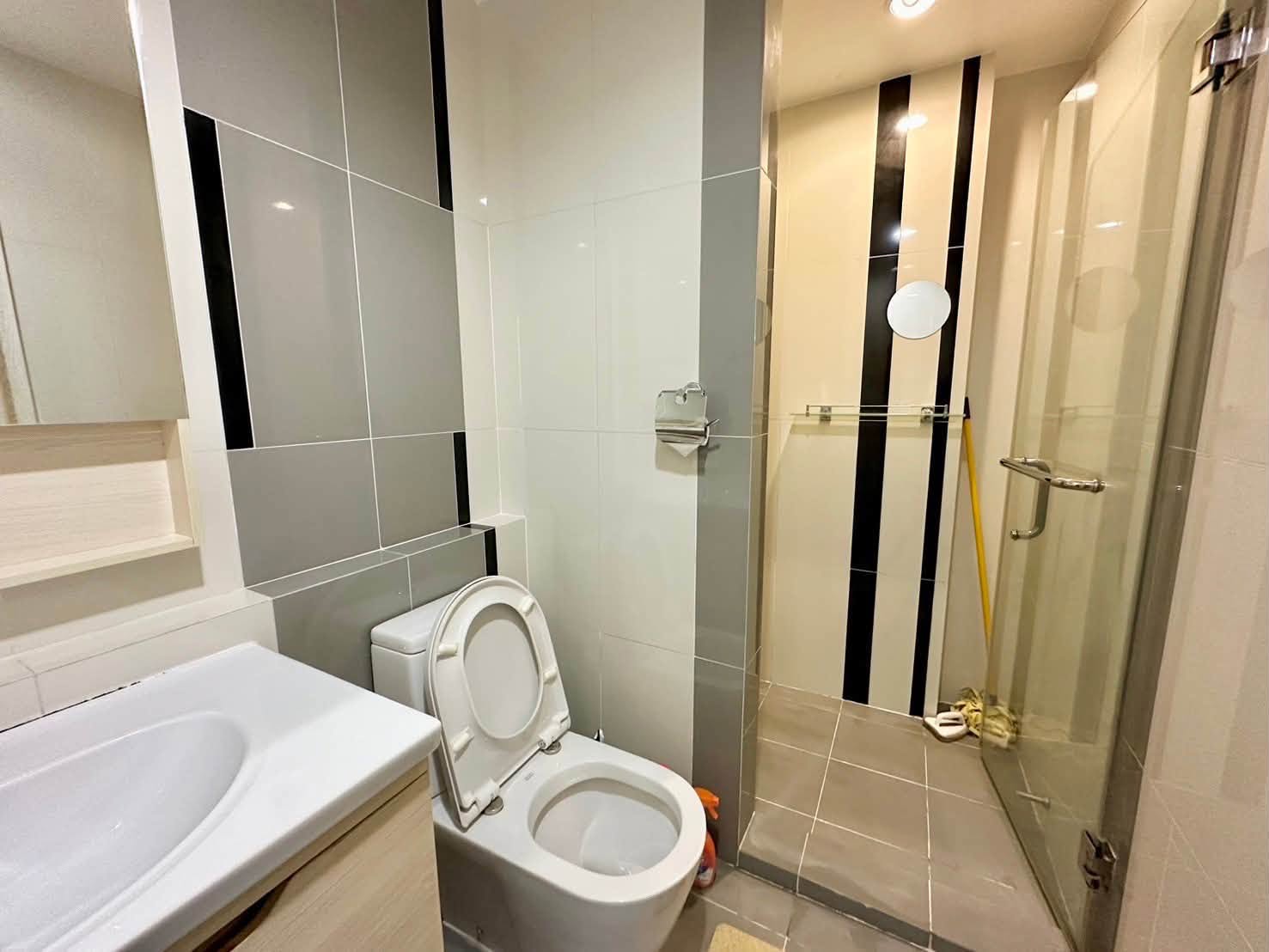 Fully Equipped High-Floor 1-Bedroom Condo with Wi-Fi at Artemis Sukhumvit 77