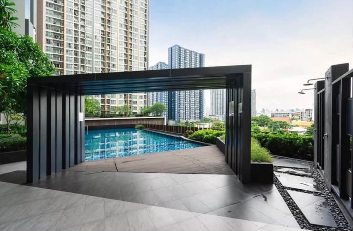 Fully Equipped High-Floor 1-Bedroom Condo with Wi-Fi at Artemis Sukhumvit 77