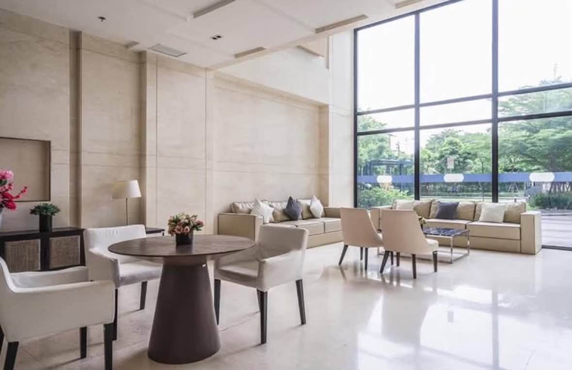 Fully Equipped High-Floor 1-Bedroom Condo with Wi-Fi at Artemis Sukhumvit 77