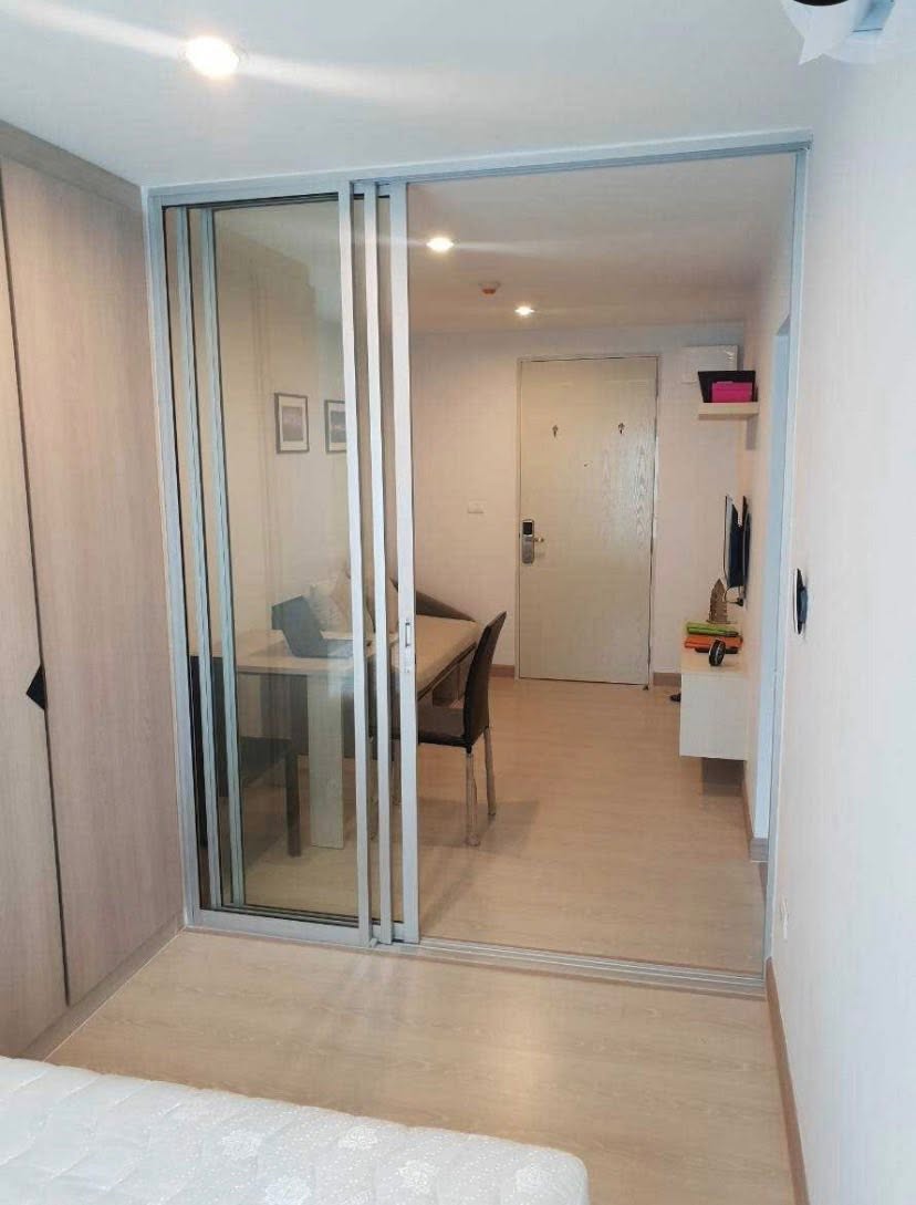 Fully Furnished 1-Bedroom Condo with Separate Kitchen near BTS Samrong