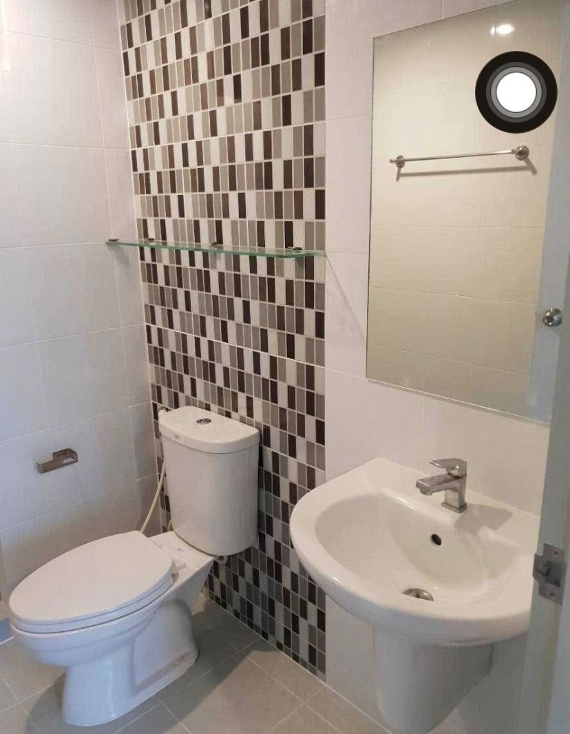 Fully Furnished 1-Bedroom Condo with Separate Kitchen near BTS Samrong