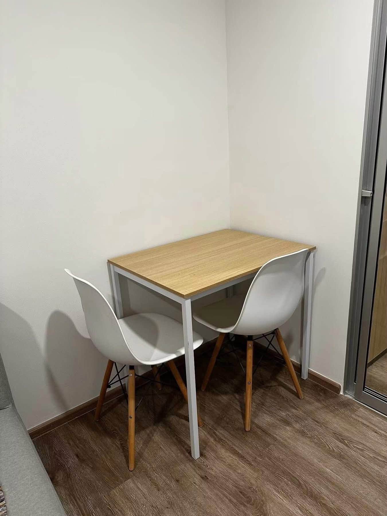 Fully Furnished 1-Bedroom Condo with Washing Machine near MRT Si Dan