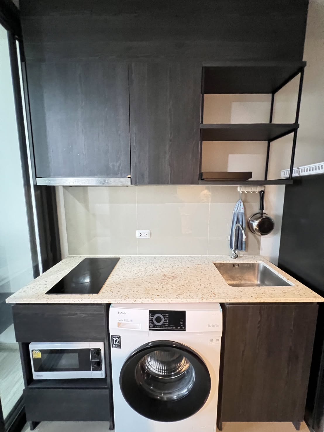 Fully Furnished 1-Bedroom Condo next to MRT Huai Khwang at XT Huaikhwang