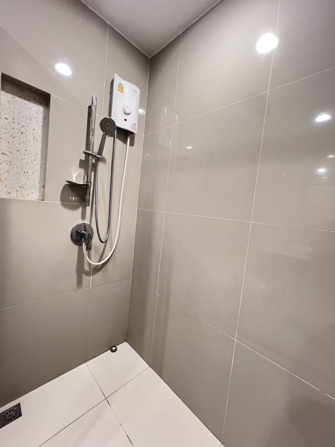 Fully Furnished 1-Bedroom Condo next to MRT Huai Khwang at XT Huaikhwang
