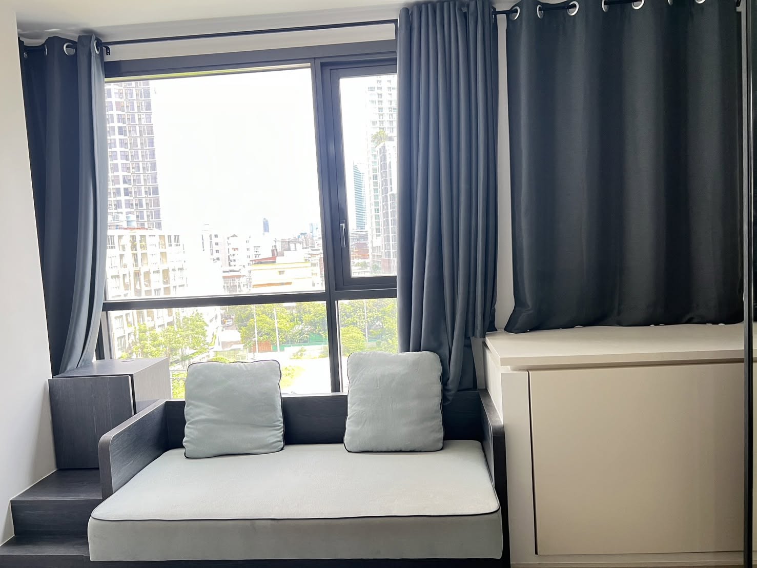 Fully Furnished 1-Bedroom Condo next to MRT Huai Khwang at XT Huaikhwang