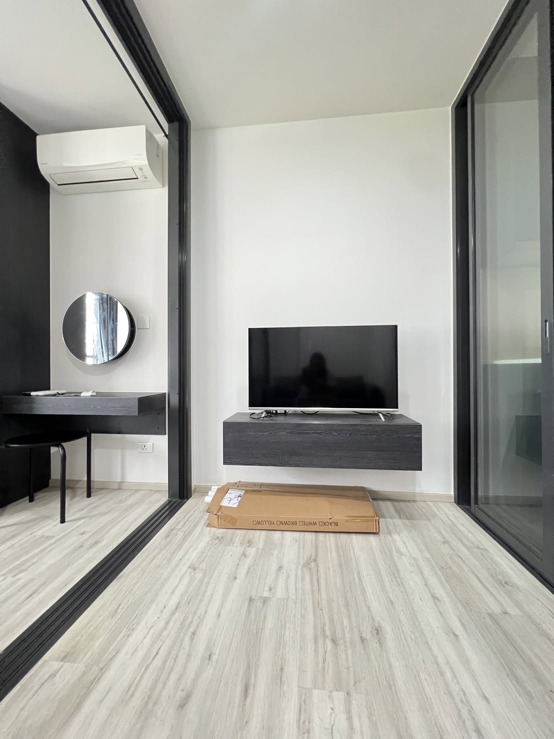 Fully Furnished 1-Bedroom Condo next to MRT Huai Khwang at XT Huaikhwang