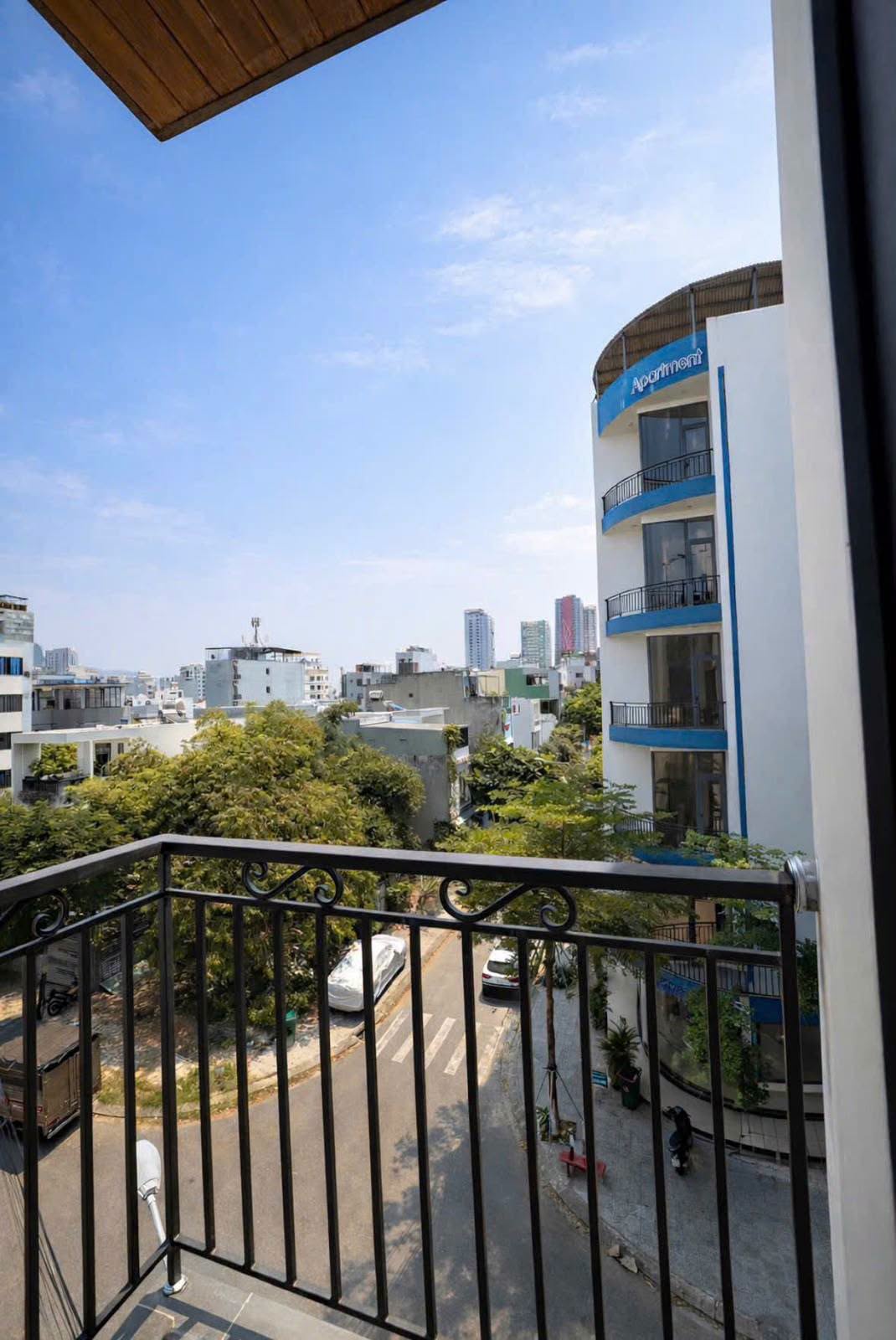 Modern Fully Furnished 1-Bedroom Apartment with Two Balconies near Mỹ Khê Beach