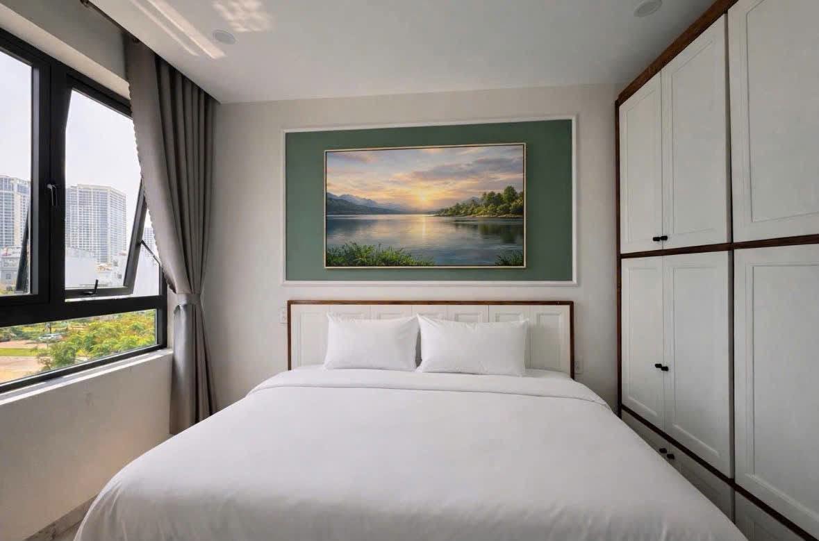 Modern Fully Furnished 1-Bedroom Apartment with Two Balconies near Mỹ Khê Beach