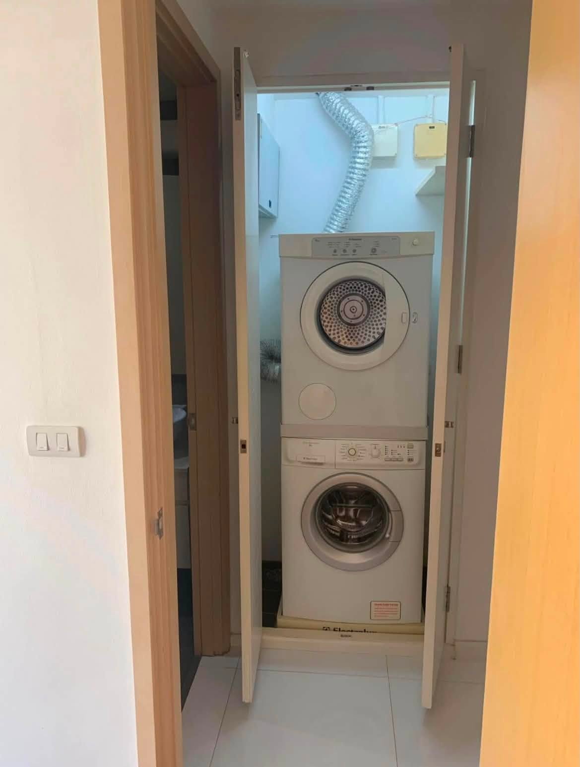 Fully Furnished 3-Bedroom Corner Unit with Garden View near BTS Nana