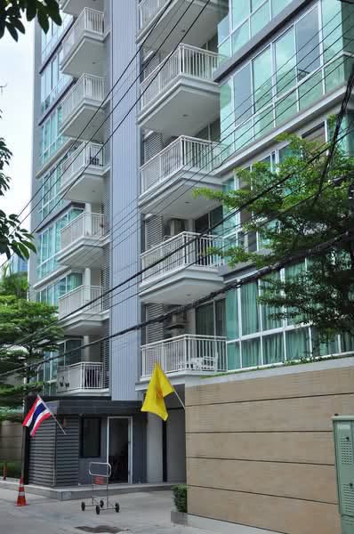 Fully Furnished 3-Bedroom Corner Unit with Garden View near BTS Nana