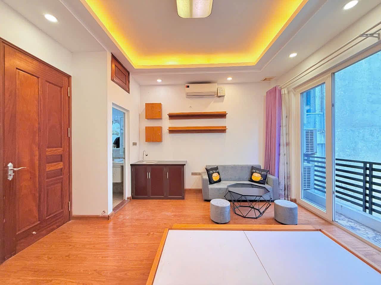 Fully Furnished Studio with Balcony and Car Parking in Tây Hồ