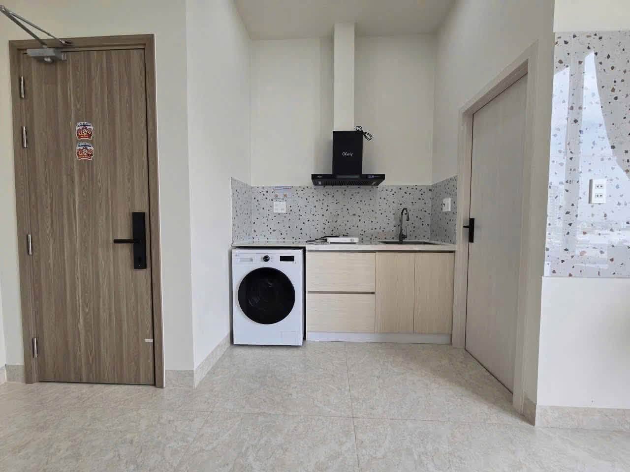 Brand-New Fully Furnished Studio on Nguyễn Quang Bích Street