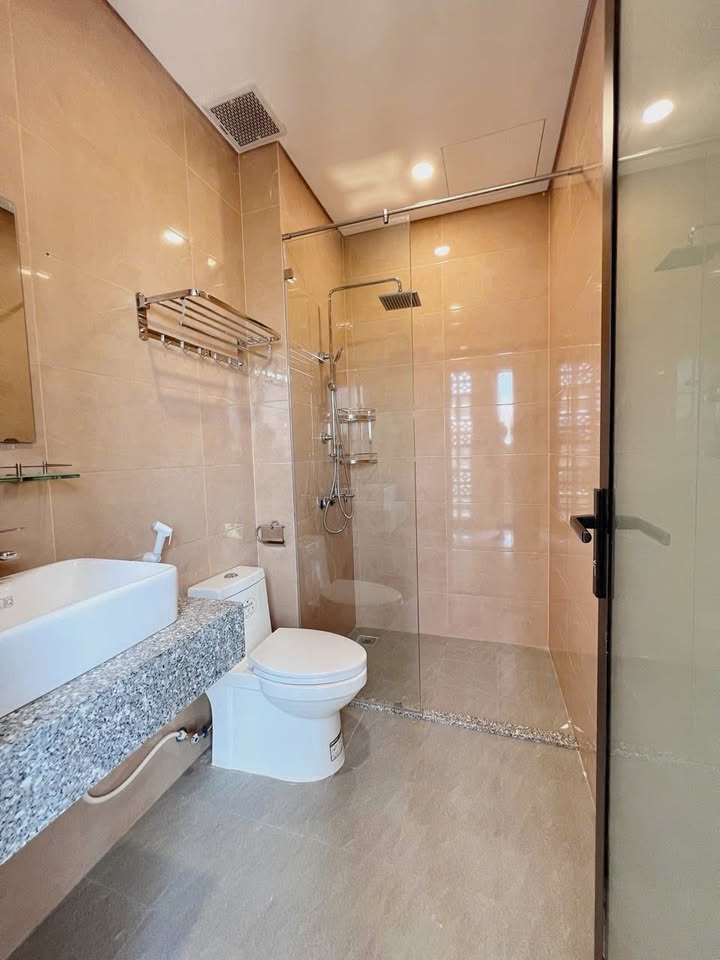 High-Floor 1-Bedroom Apartment with Balcony on Nguyễn Lữ Street