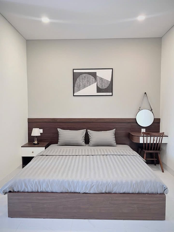 High-Floor 1-Bedroom Apartment with Balcony on Nguyễn Lữ Street