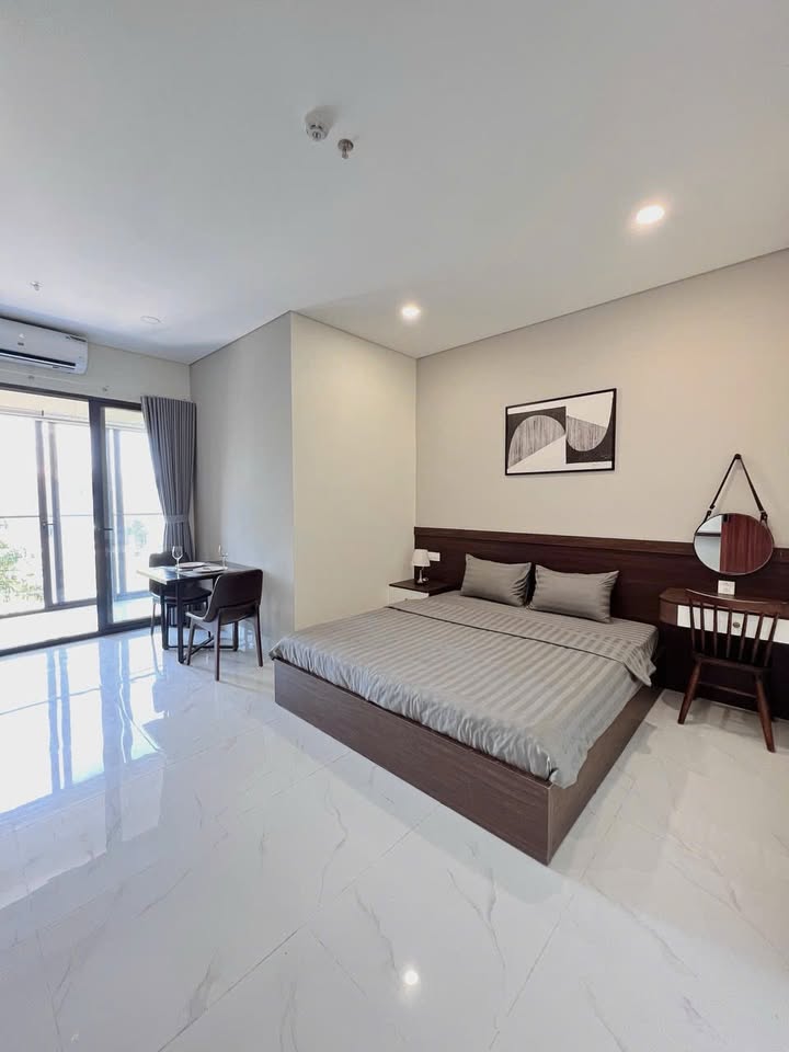 High-Floor 1-Bedroom Apartment with Balcony on Nguyễn Lữ Street