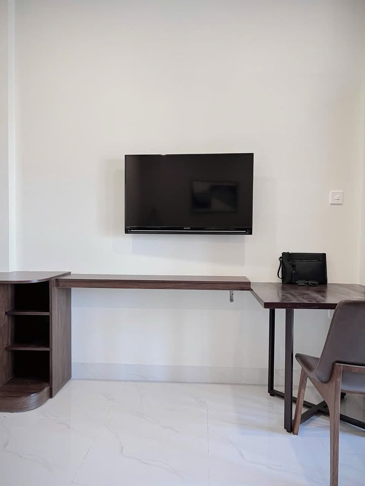 High-Floor 1-Bedroom Apartment with Balcony on Nguyễn Lữ Street