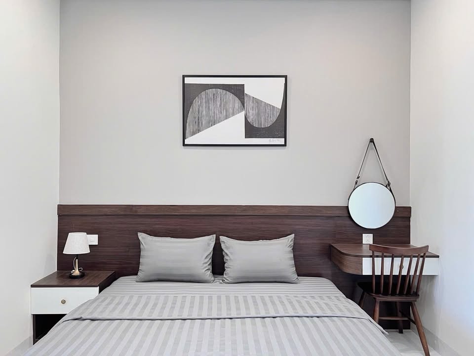 High-Floor 1-Bedroom Apartment with Balcony on Nguyễn Lữ Street