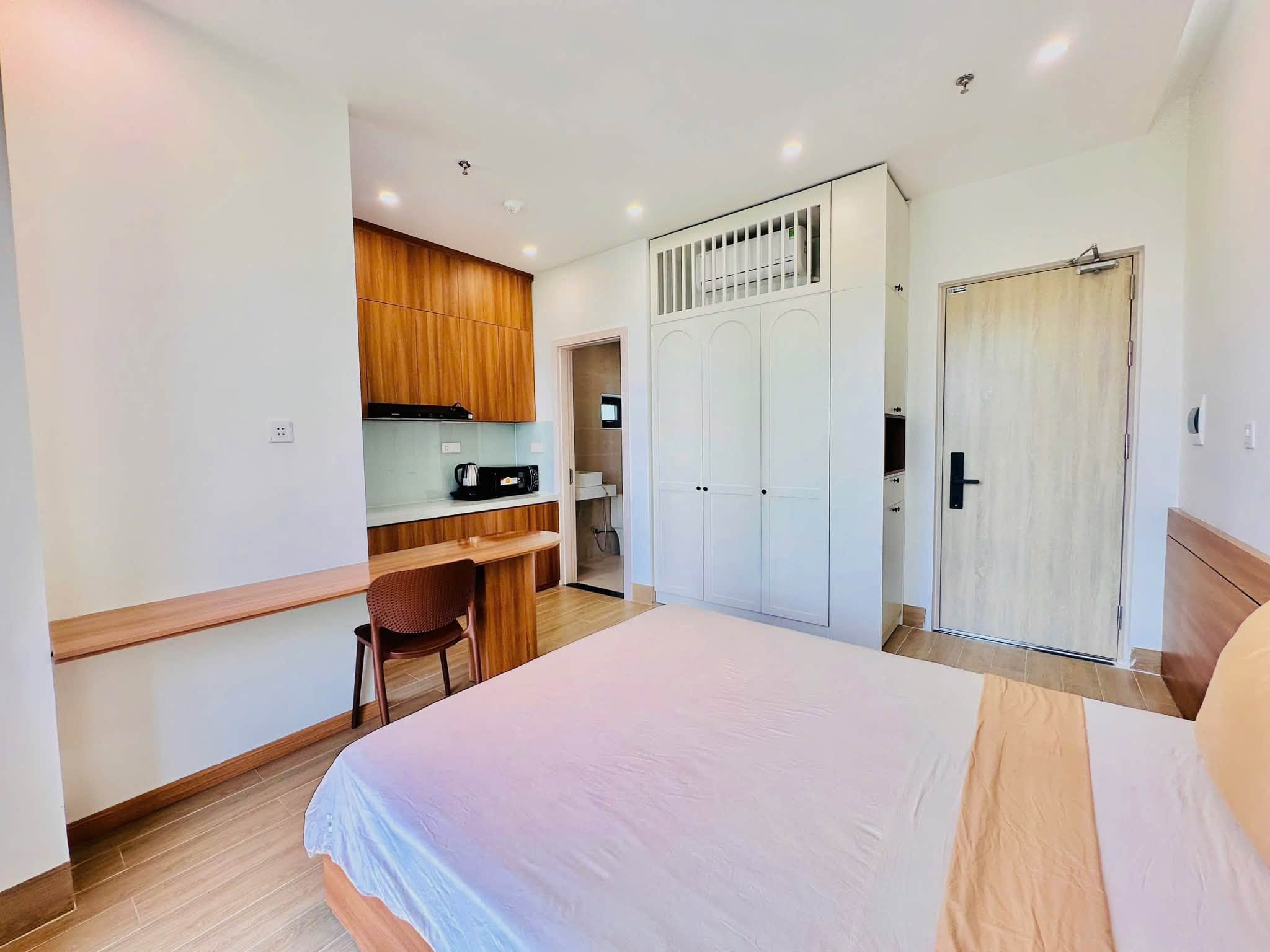 Apartment with Balcony near Dragon Bridge in Dong Giang