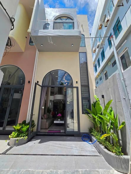 New Fully Furnished 3-Bedroom House on Tran Cao Van, Thanh Khe