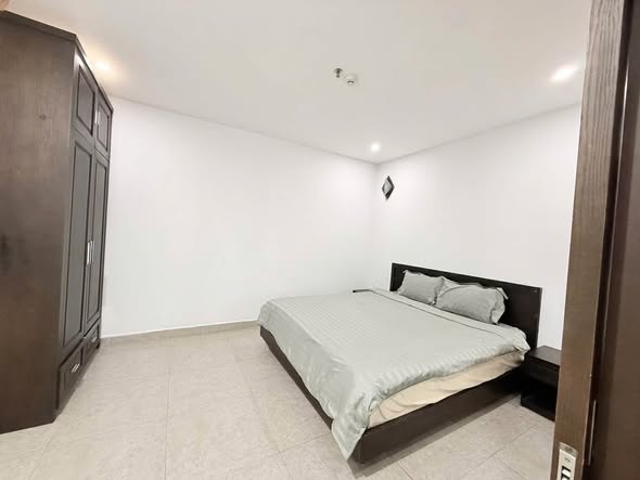 High-Floor 1-Bedroom Apartment with Balcony on Le Quang Dao, My An