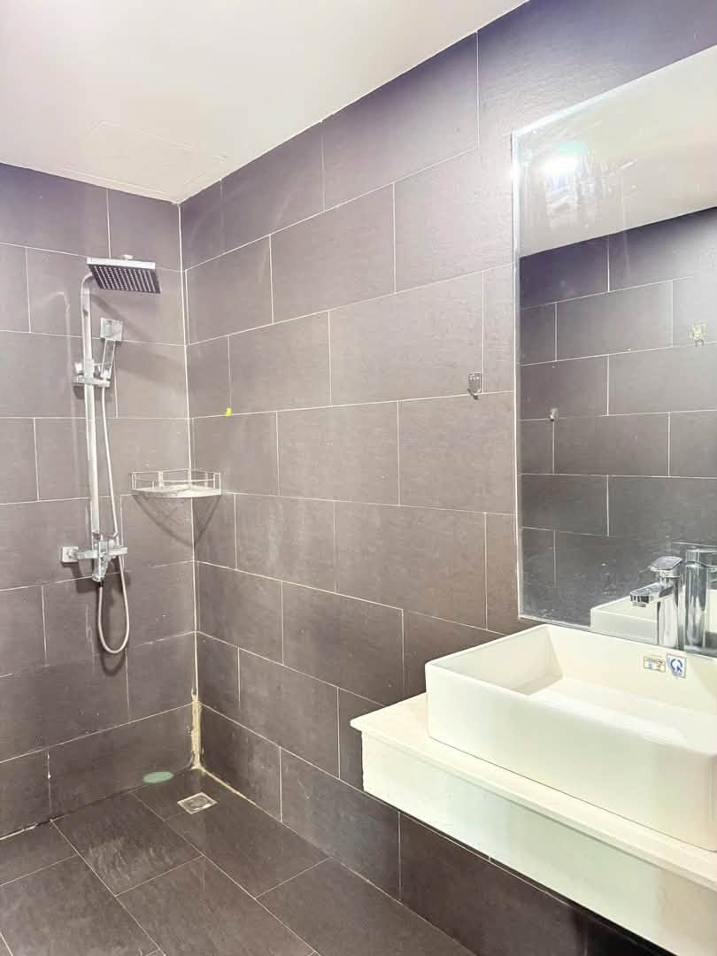 High-Floor 1-Bedroom Apartment with Balcony on Le Quang Dao, My An