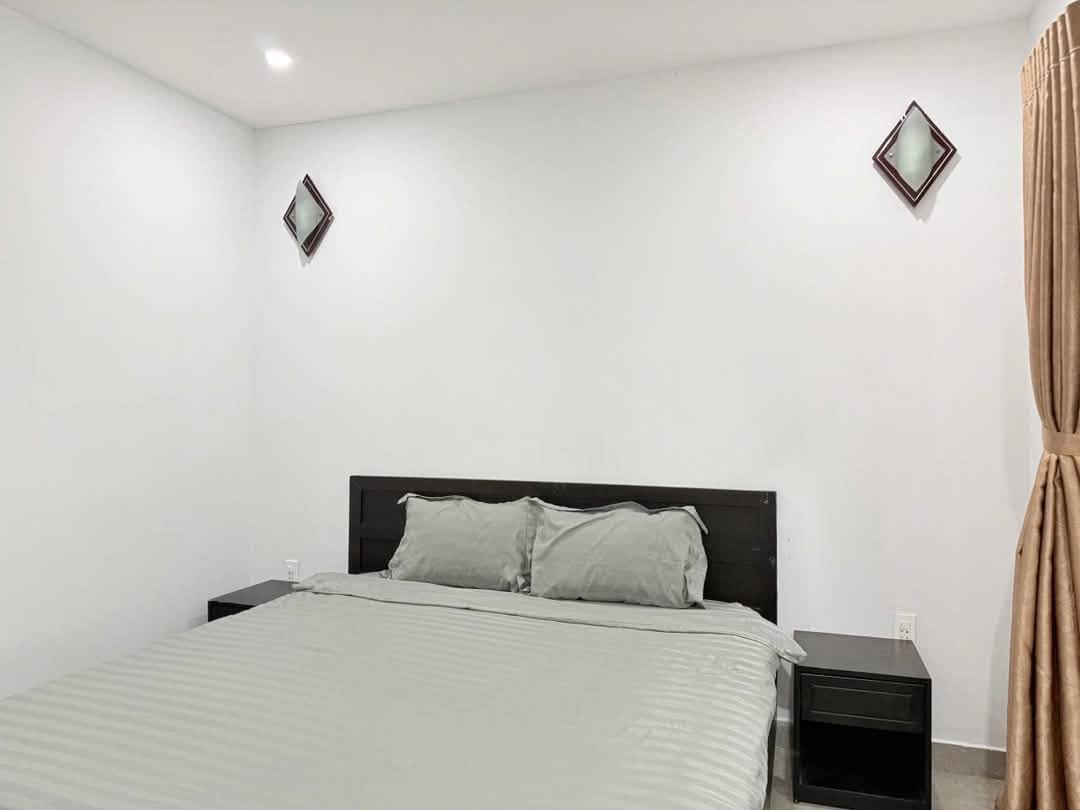 High-Floor 1-Bedroom Apartment with Balcony on Le Quang Dao, My An
