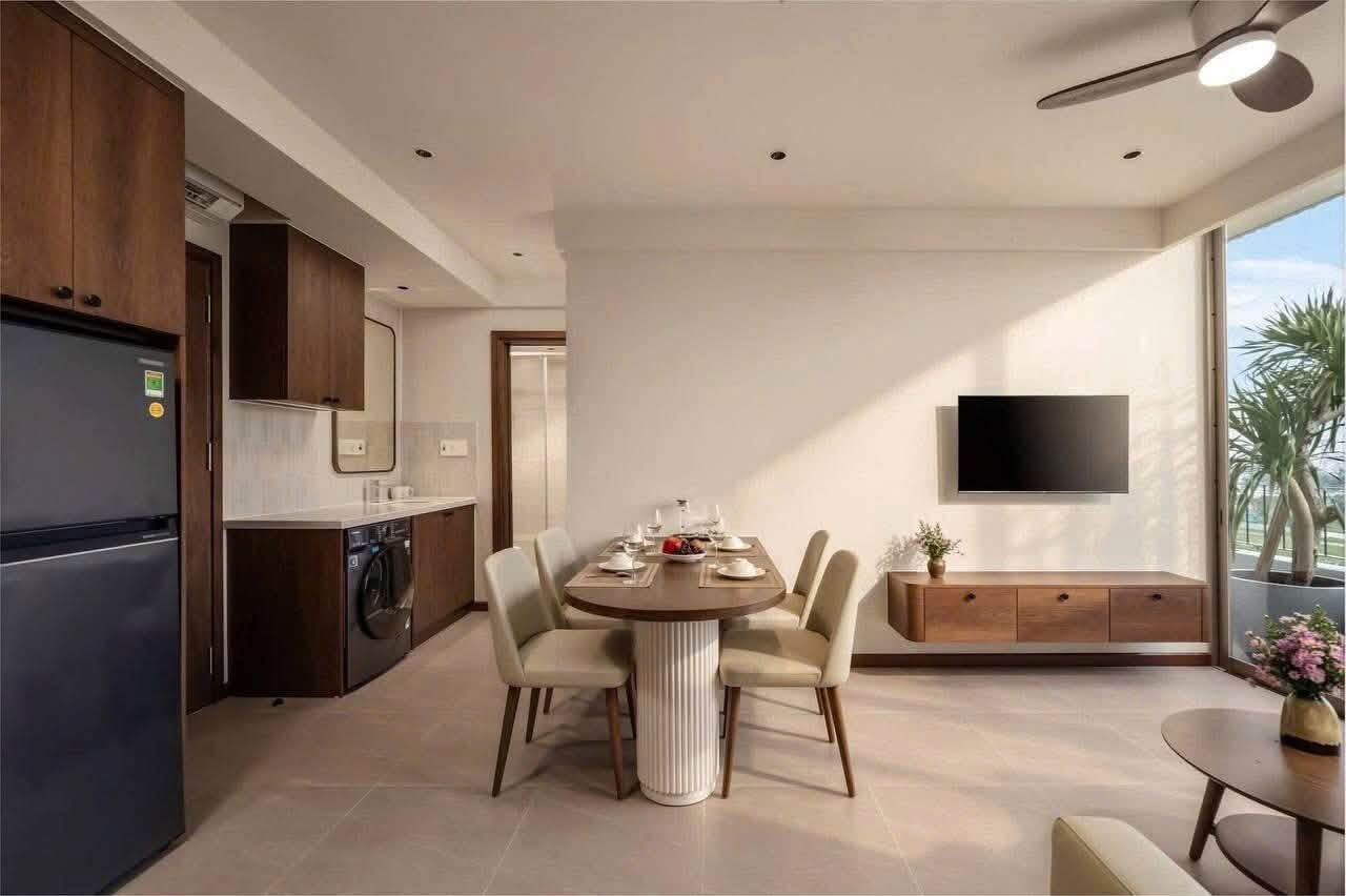 Modern Fully Furnished 1-Bedroom Apartment with Pool at 85 Doan Khue